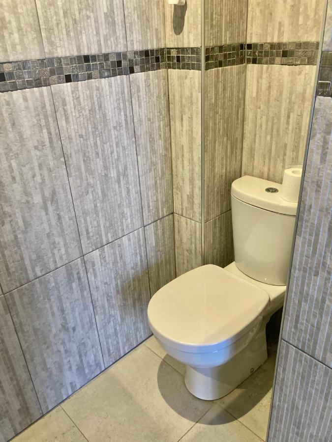 Apartamento Nice West Cosy Flat Balcony, Near Airport, Train, Beach, Public Transport, Supermarket, Comfortable And Well Equipped Exterior foto